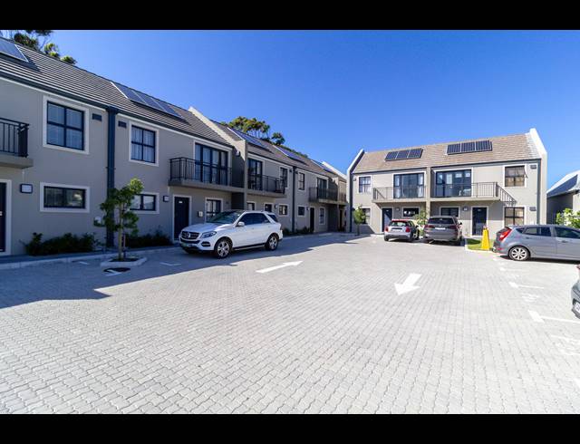 3 BEDROOM TOWNHOUSE TO LET IN HARFIELD VILLAGE